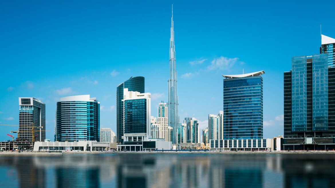 What is a good Dubai salary?