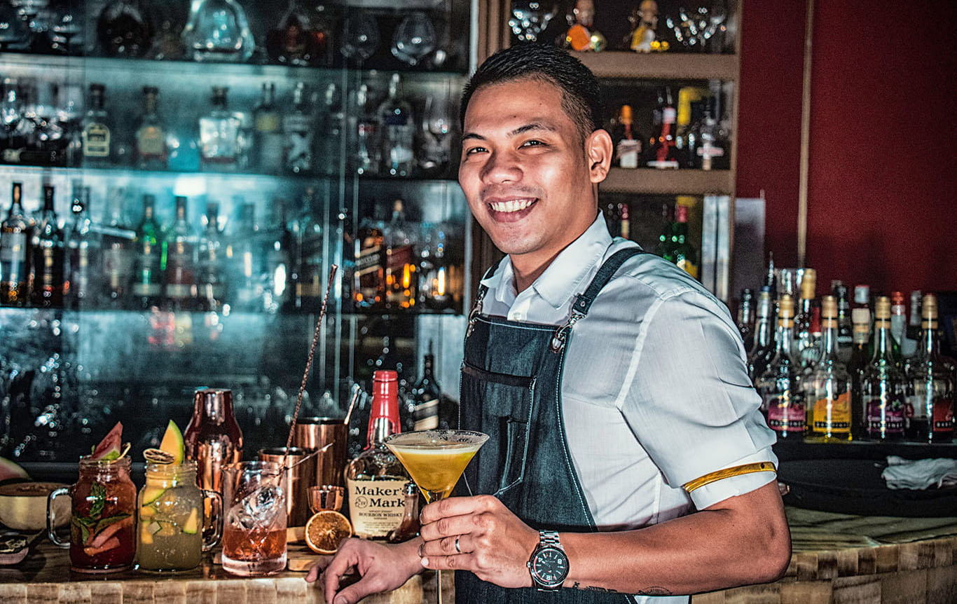How to get a bartender job?
